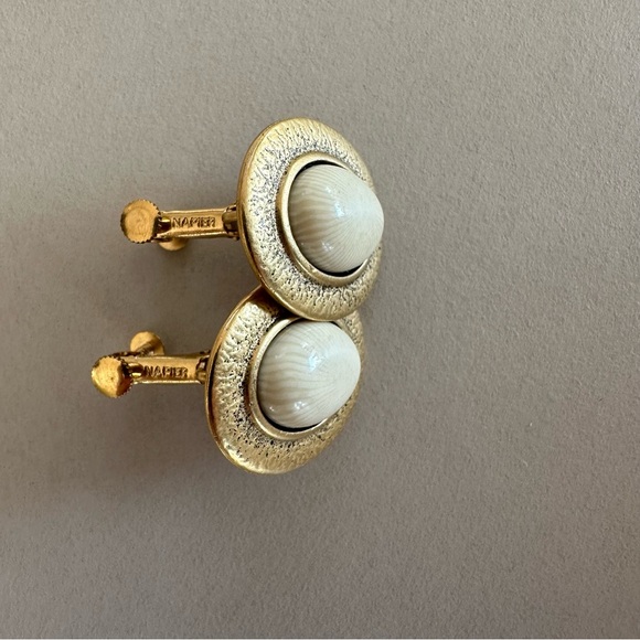 SOLD Vintage Napier Brushed Gold Tone and Ivory Oval Screw Back Clip On Earring - Picture 3 of 6